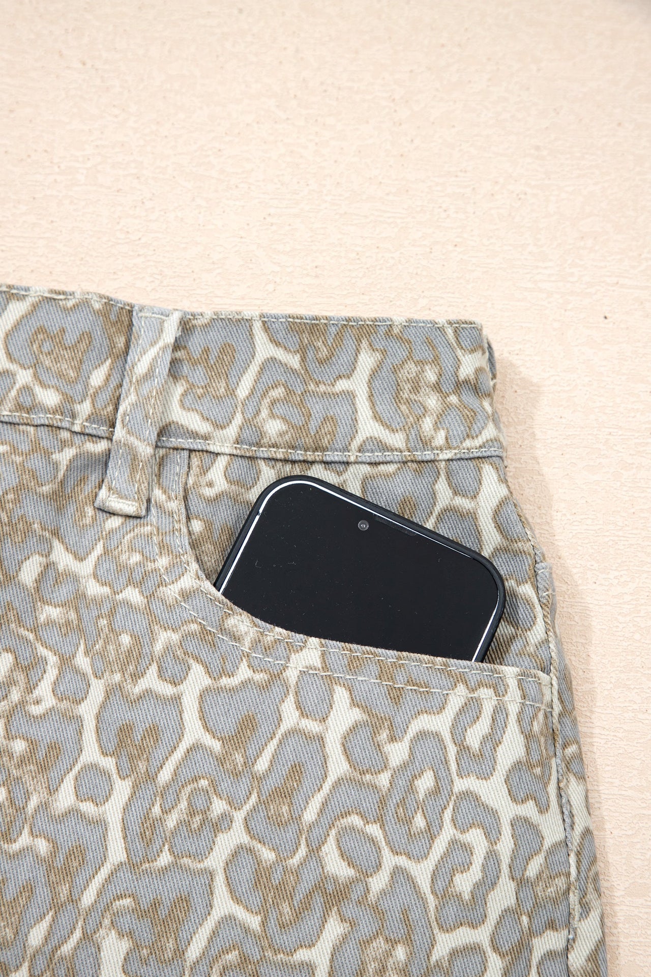 Khaki raw edge leopard print denim shorts with durable fabric