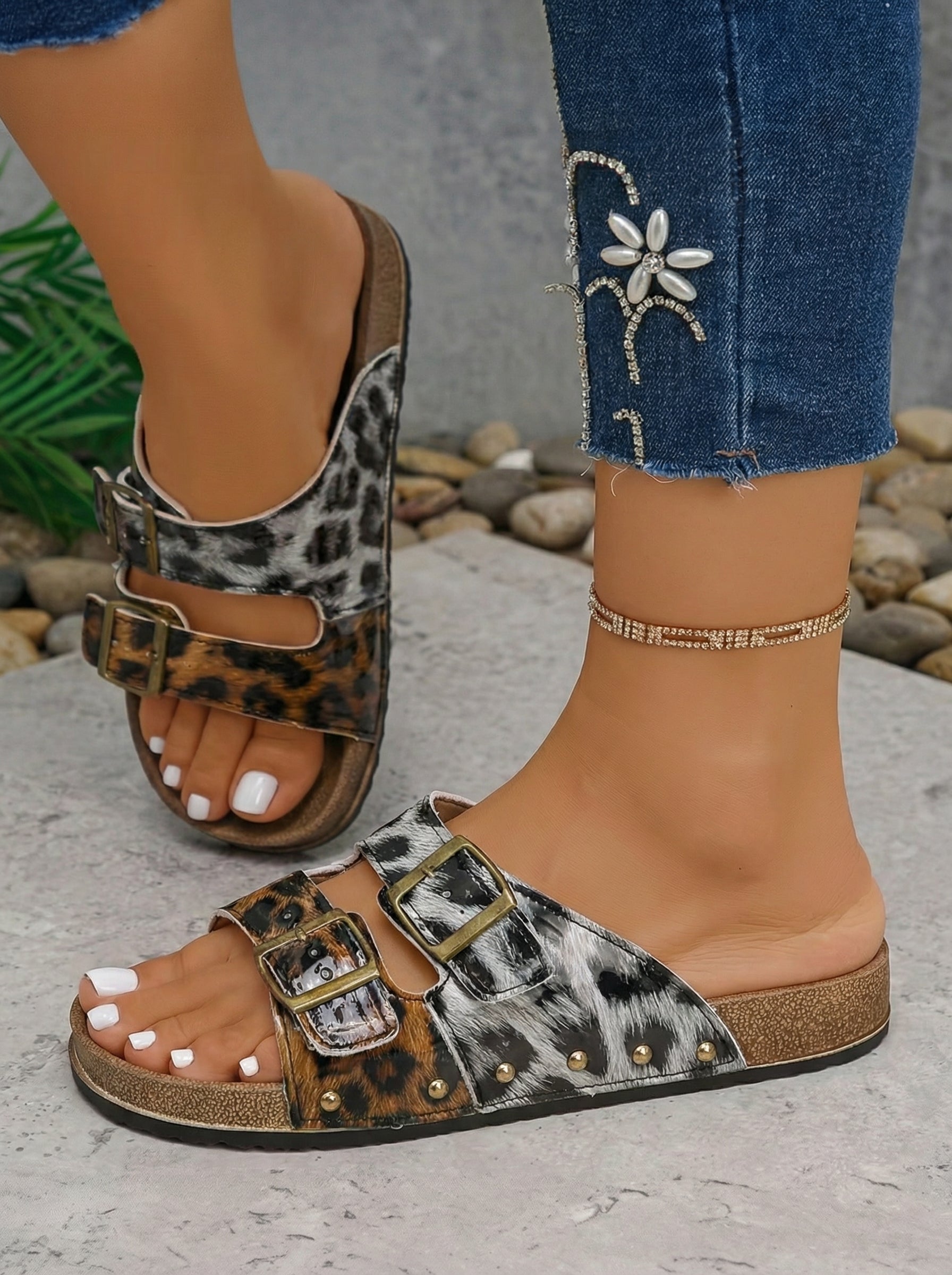 Black Two-Tone Buckle Strap Slippers