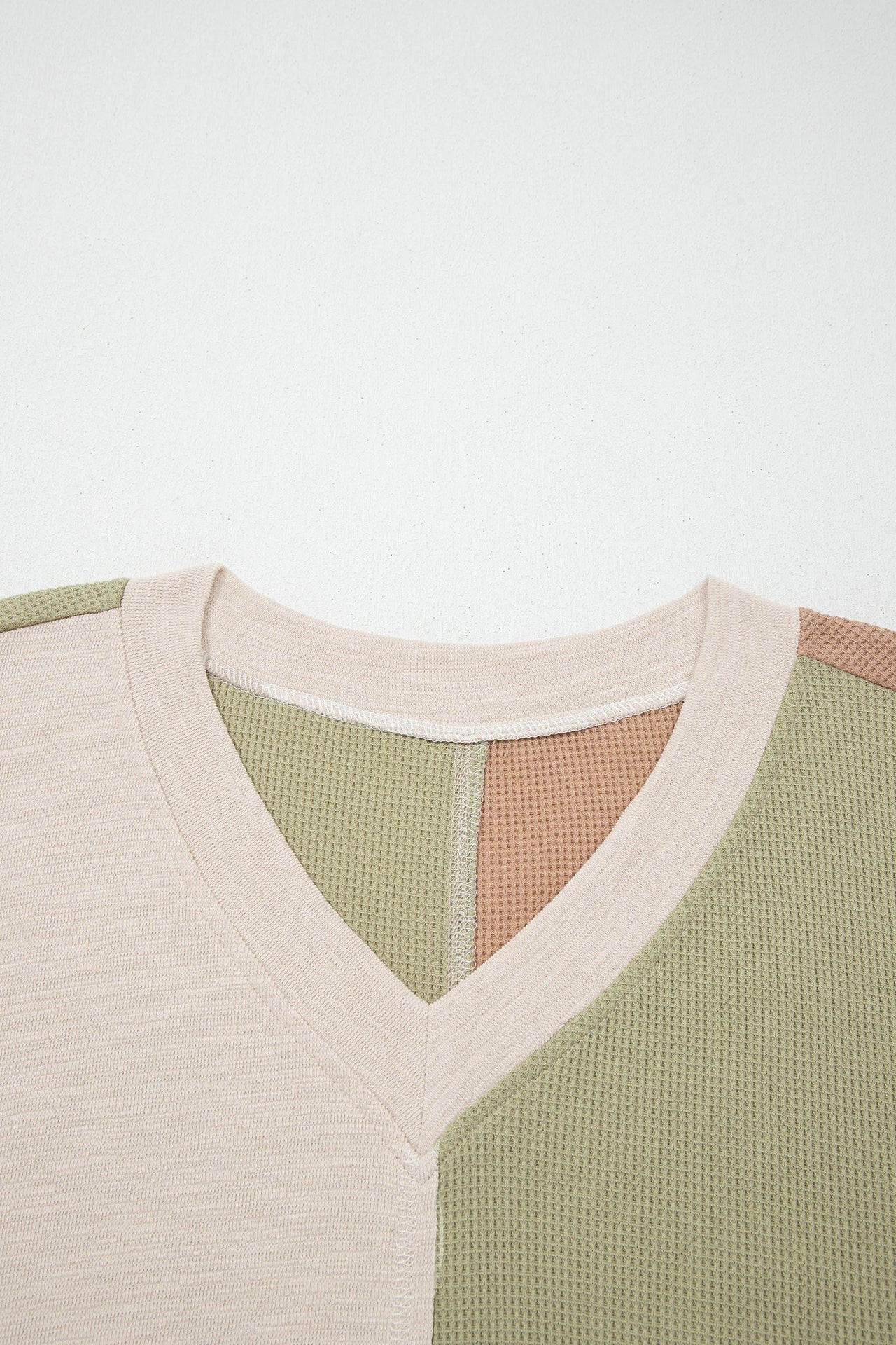 Green plus size colorblock V-neck long sleeve top with mixed waffle knit texture