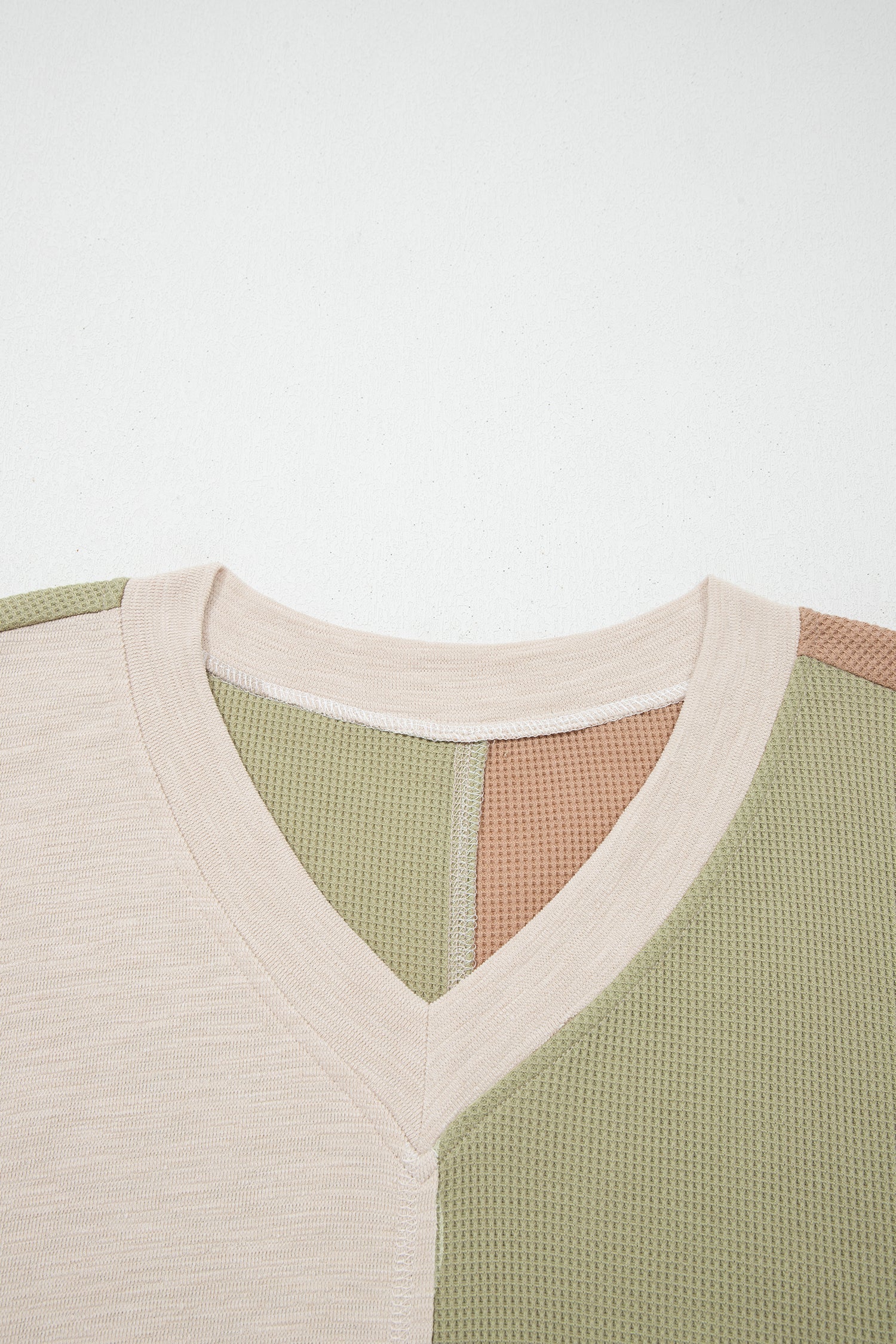 Green plus size colorblock V-neck long sleeve top with mixed waffle knit texture