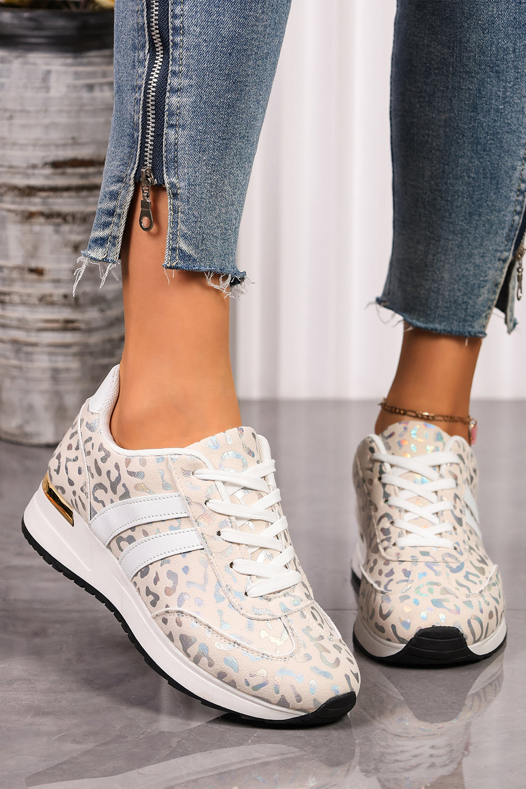 Women's white lace-up low-top sneakers with leopard print