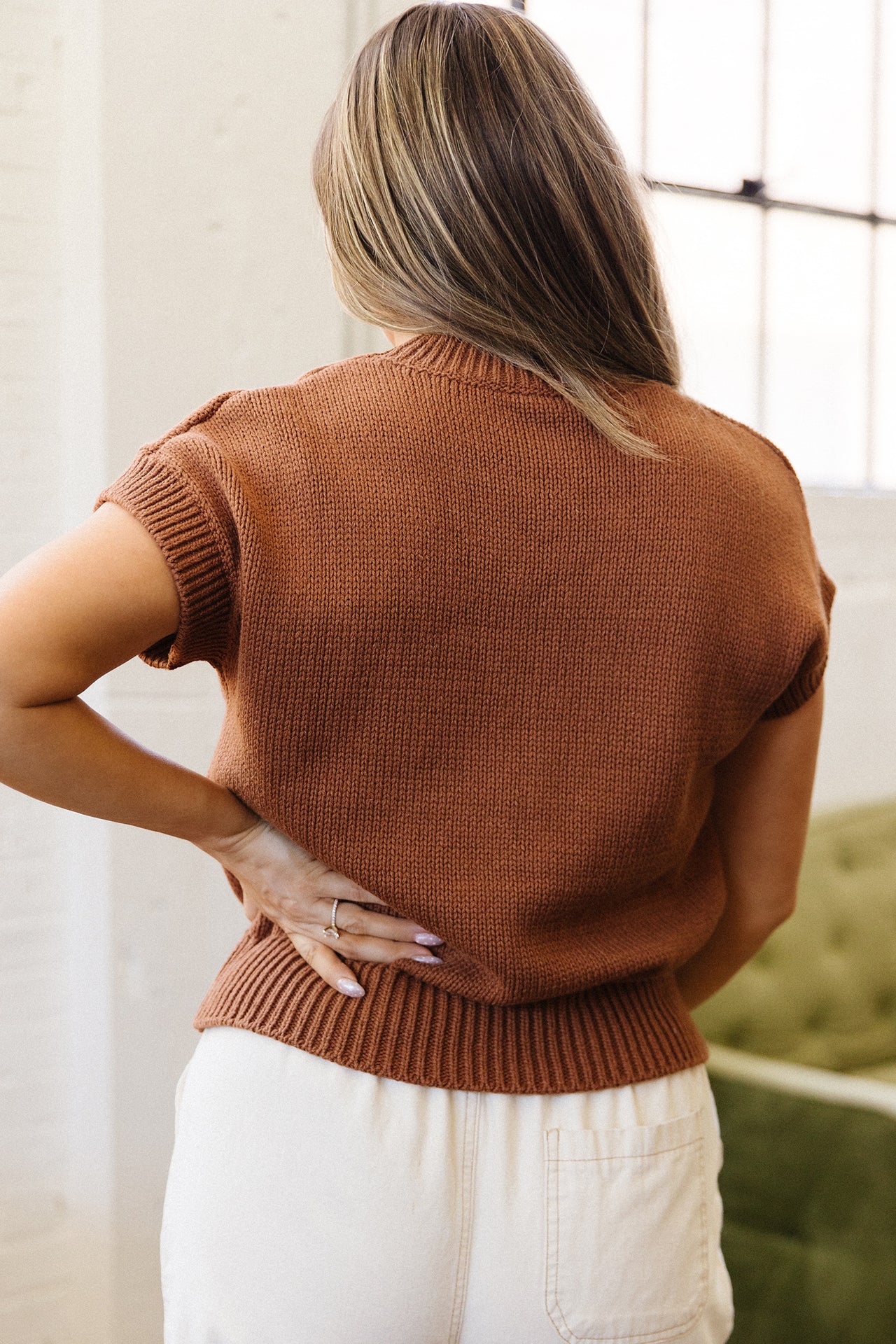 Chestnut Western Horseshoe Pattern Short Sleeve Knit Sweater