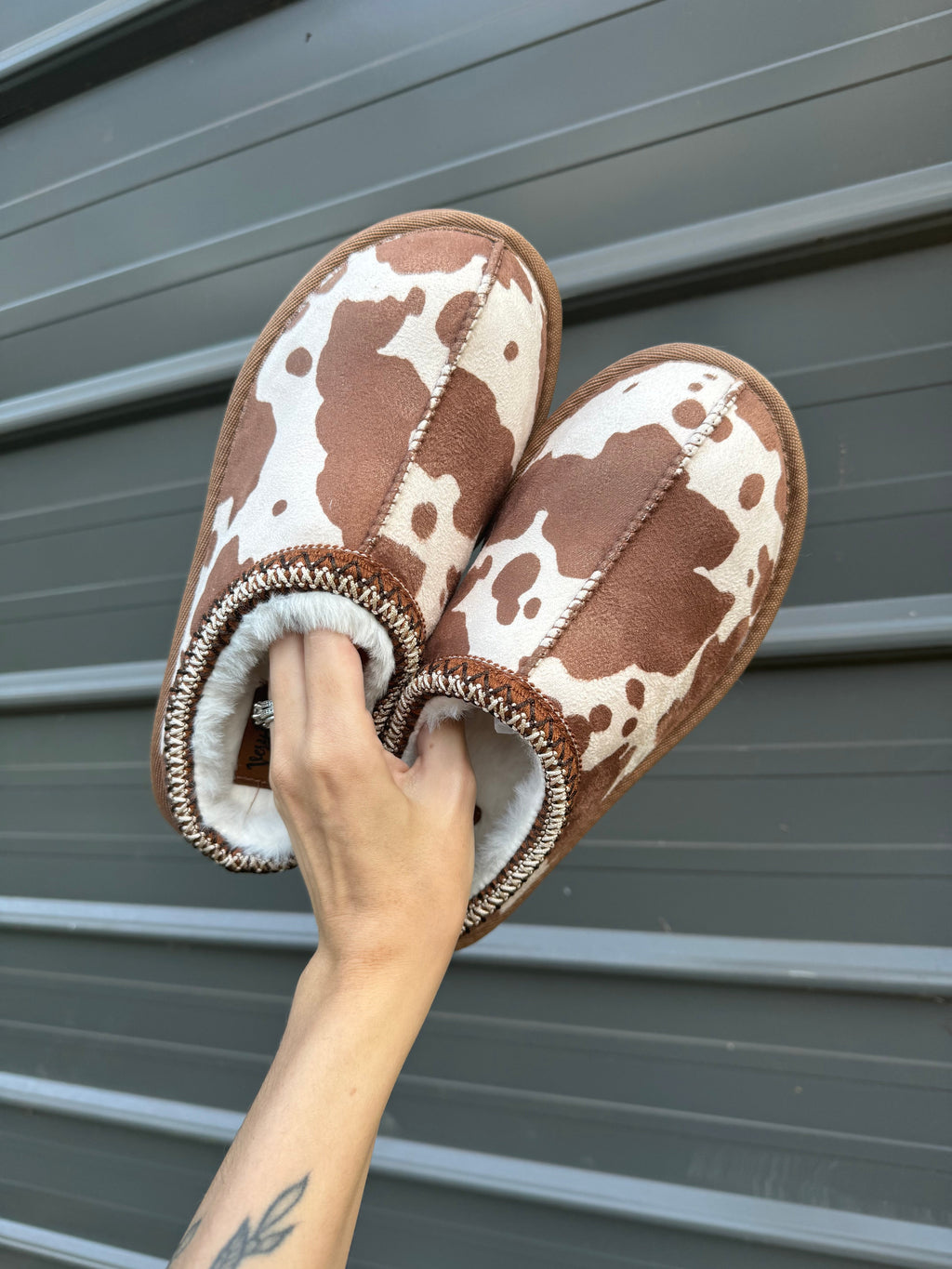 Bruin slippers, alternate view