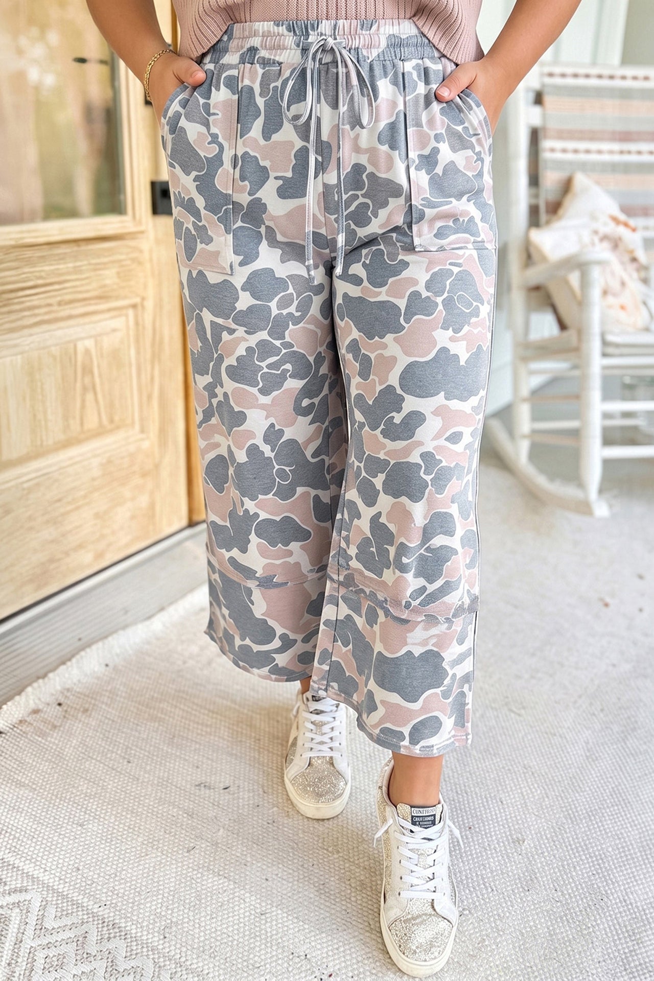 Khaki camouflage print plus size ankle-length pants with patch pockets